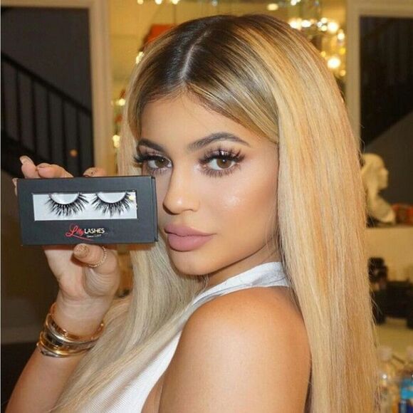 Lilly lashes in Miami 3D Mink - Picture 4 of 10